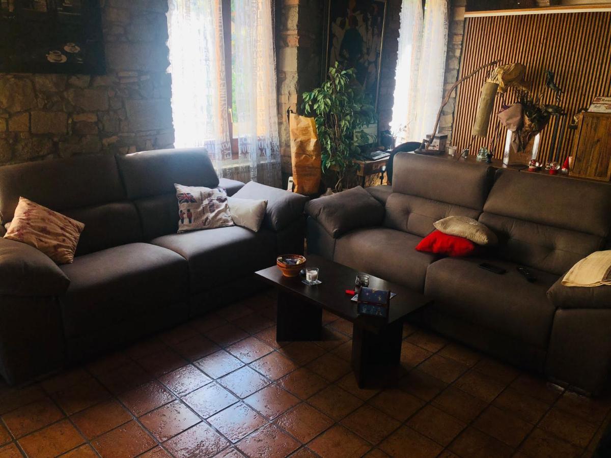 Habitacio Polivalent Al Centre De Manresa Apartment Bagian luar foto