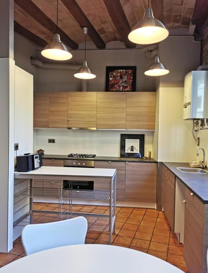 Habitacio Polivalent Al Centre De Manresa Apartment Bagian luar foto