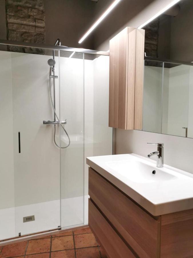 Habitacio Polivalent Al Centre De Manresa Apartment Bagian luar foto
